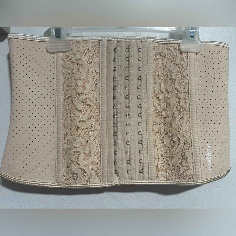 Beige Lace Waist Cincher by